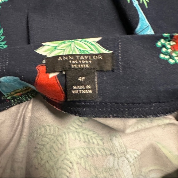 Ann Taylor Factory Garden/Plant-Print Skirt Size 4p - Picture 2 of 9